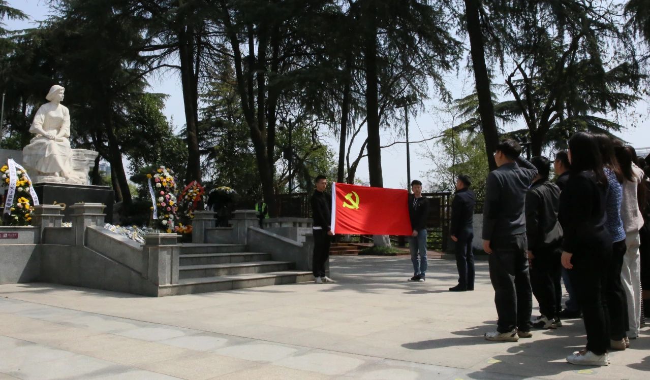 缅怀革命先烈 赓续红色精神丨F66永乐集团党委组织开展清明祭扫主题活动